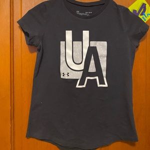 Girls Under Armour short sleeve shirt